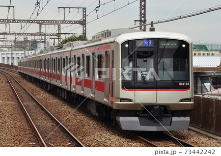 東急東横線、祐天寺駅に入線する各駅停車(5050系電車) 東急東横線、祐天寺駅に入線する各駅停車(5050系電車) 73442242