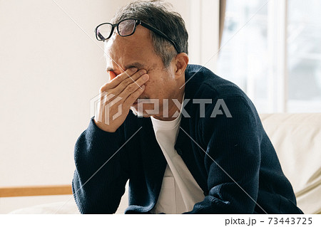 ドライアイ・老眼・眼精疲労・目の疲れイメージ 73443725