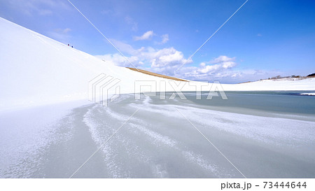 鳥取砂丘 の雪景色 鳥取砂丘 の雪景色 73444644
