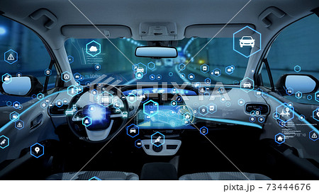 自動運転イメージ　無人の運転席 73444676