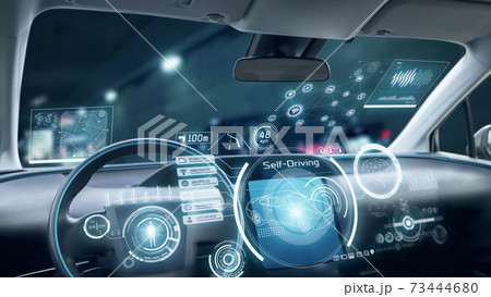 自動運転イメージ　無人の運転席 73444680