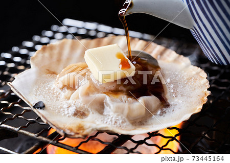 殻付きホタテのバター醤油焼き 殻付きホタテのバター醤油焼き 73445164