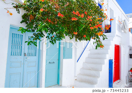 ギリシャ ミコノス島ミコノスタウンの街並みの写真素材