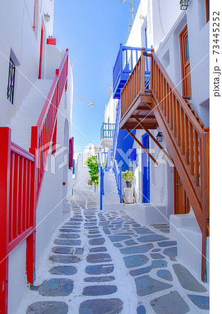 ギリシャ】ミコノス島ミコノスタウンの街並みの写真素材 [73445252 
