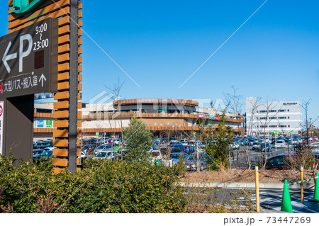 ショッピングモール入口 73447269