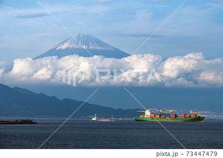三保海岸から富士山を望む 三保海岸から富士山を望む 73447479