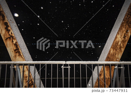 冬 積雪 涼しい 73447931