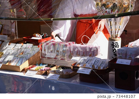 お正月の神社の風景 73448107