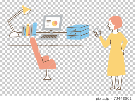 自宅で仕事をする女性 自宅で仕事をする女性 73448801