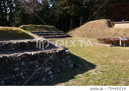 鉢形城　虎口の石積土塁（埼玉県大里郡寄居町） 73449214