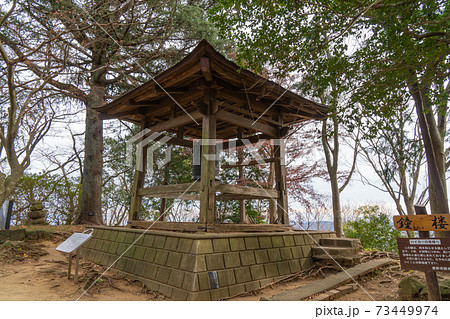 弘法山の山頂にある時の鐘（弘法山公園・吾妻山コース） 73449974
