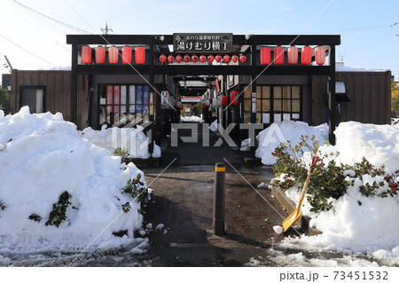 あわら温泉 積雪の湯けむり横丁 福井県 あわら市 の写真素材