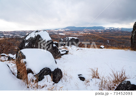 冬の積雪の残る押戸石の丘冬景色の写真素材 [73452093] - PIXTA