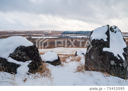 冬の積雪の残る押戸石の丘冬景色の写真素材 [73452095] - PIXTA