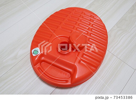 冬のテレワークで大活躍するレトロ可愛い湯たんぽ 冬のテレワークで大活躍するレトロ可愛い湯たんぽ 73453386