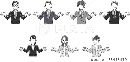 両手を広げるビジネスマンとビジネスウーマンの上半身のセット 73453450