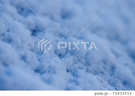 北海道の積もった雪のアップ 73453553