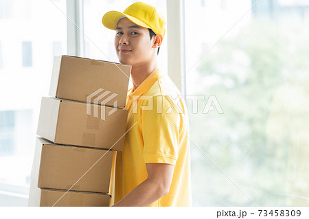 Delivery man 73458309