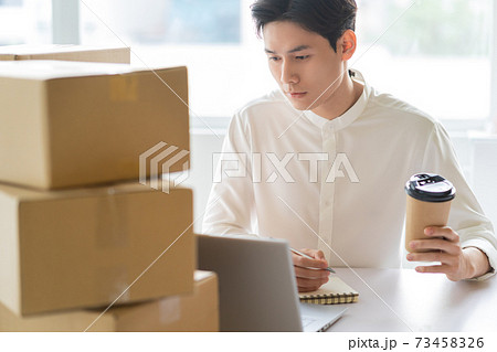 Businessman working Businessman working 73458326
