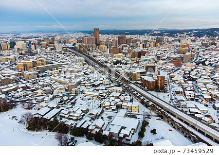 【空撮】石川県金沢市 金沢駅方面の風景・街並み「冬景色、雪化粧」 北陸新幹線 夕暮れ 【空撮】石川県金沢市 金沢駅方面の風景・街並み「冬景色、雪化粧」 北陸新幹線 夕暮れ 73459529