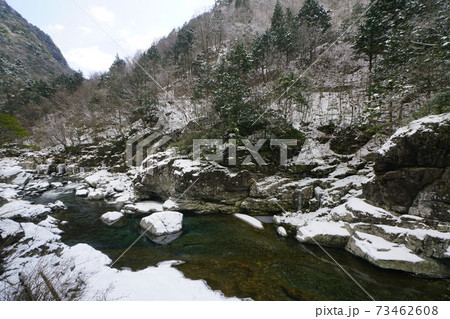 みたらい渓谷雪景色 73462608
