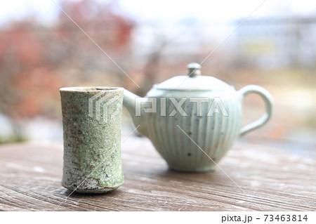 屋外でお茶を飲む 73463814