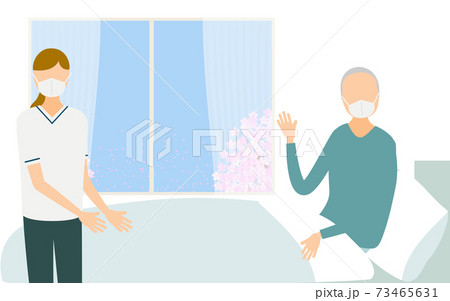 ベッドで体を起こす入院患者と看護師 ベッドで体を起こす入院患者と看護師 73465631