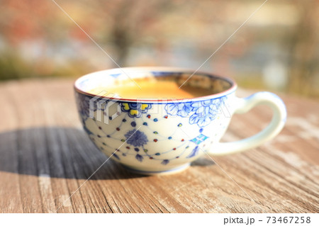 屋外で飲む美味しいコーヒー 屋外で飲む美味しいコーヒー 73467258