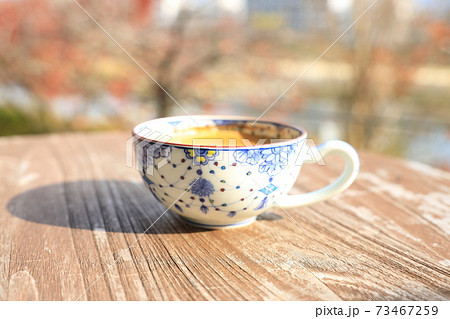 屋外で飲む美味しいコーヒー 屋外で飲む美味しいコーヒー 73467259