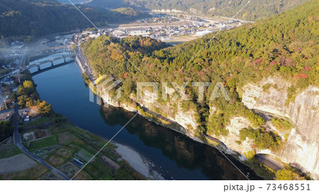 競秀峰・青の洞門の空撮 競秀峰・青の洞門の空撮 73468551