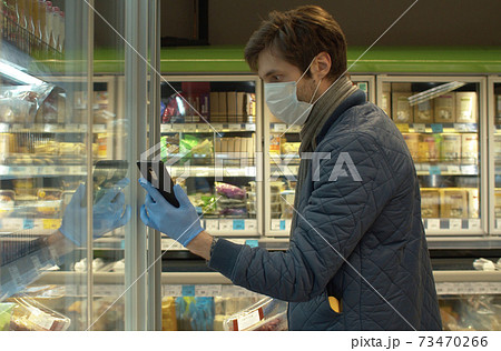 A man in the supermarket A man in the supermarket 73470266