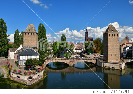 フランス・ストラスブール、ヴォーバンダムから見たクヴェール橋 73475291