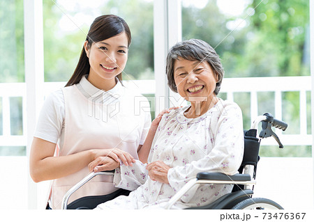 介護　女性 