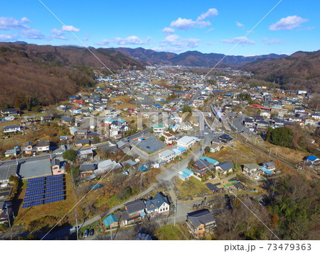 上長瀞駅を出発するSL「パレオエクスプレス」〜ドローンで空撮（埼玉県秩父郡長瀞町長瀞･皆野町下田野） 73479363