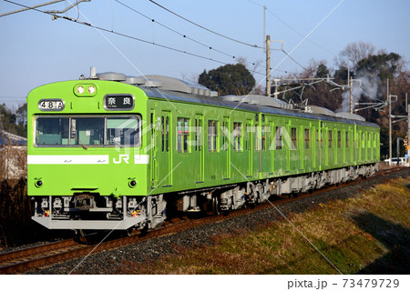 奈良線を走るウグイス色の103系 73479729