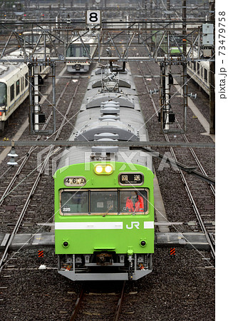 車両基地を出庫する103系電車 車両基地を出庫する103系電車 73479758