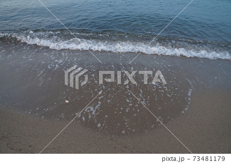 浜辺と波 73481179