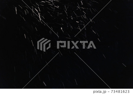 雪降る夜 73481623