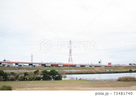 荒川の河川敷／鹿浜橋緑地周辺からの対岸 73481740