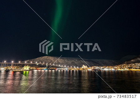 オーロラのある生活の人々の暮らし、オーロラ鑑賞を楽しむ夜 73483517