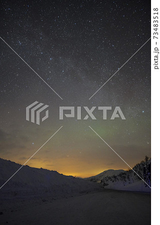 オーロラを待っている間も宇宙を感じる、天の川と流れ星を見ながら待つ時間 73483518