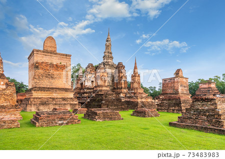 Ancient pagoda and monastery complex at Wat Mahathat temple, Sukhothai Historical Park, Thailand Ancient pagoda and monastery complex at Wat Mahathat temple, Sukhothai Historical Park, Thailand 73483983