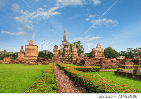 Ancient pagoda and monastery complex at Wat Mahathat temple, Sukhothai Historical Park, Thailand Ancient pagoda and monastery complex at Wat Mahathat temple, Sukhothai Historical Park, Thailand 73483986