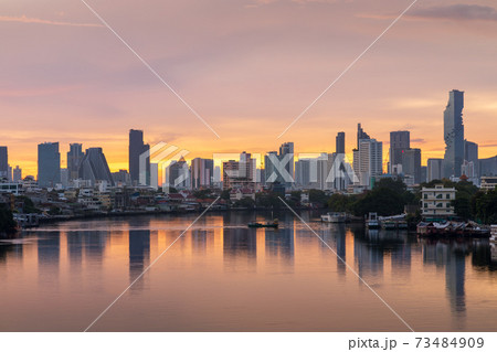 Bangkok city center financial business district, waterfront cityscape and Chao Phraya River during twilight before sunrise, Thailand Bangkok city center financial business district, waterfront cityscape and Chao Phraya River during twilight before sunrise, Thailand 73484909