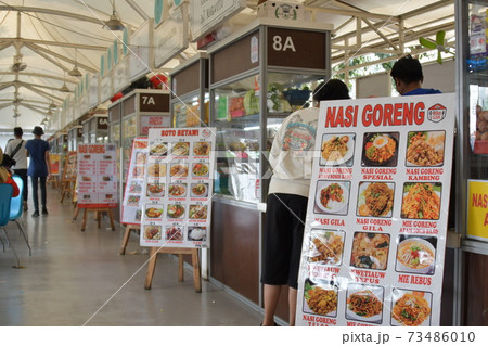 インドネシアのナシゴレン屋台 73486010