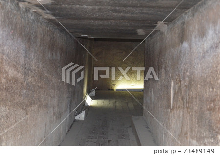 赤いピラミッド 73489149