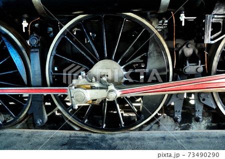 蒸気機関車のスポーク動輪の写真素材 [73490290] - PIXTA