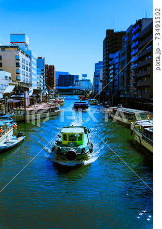 東京にもあるレトロな飲み屋街 73491502