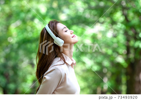 女性 女 女の子 73493920