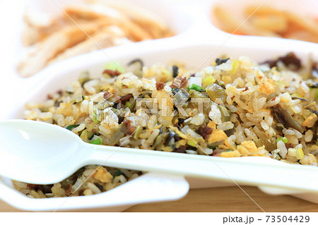 テイクアウトの美味しい豚挽肉高菜チャーハン 73504429